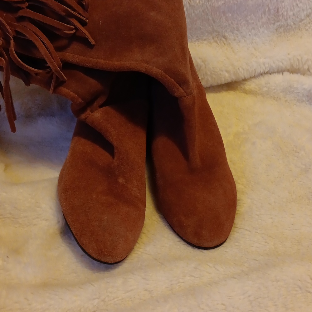 Boots - Picture 3 of 4